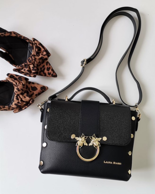 Elegantná čierna crossbody Laura Biaggi – do ruky aj na rameno