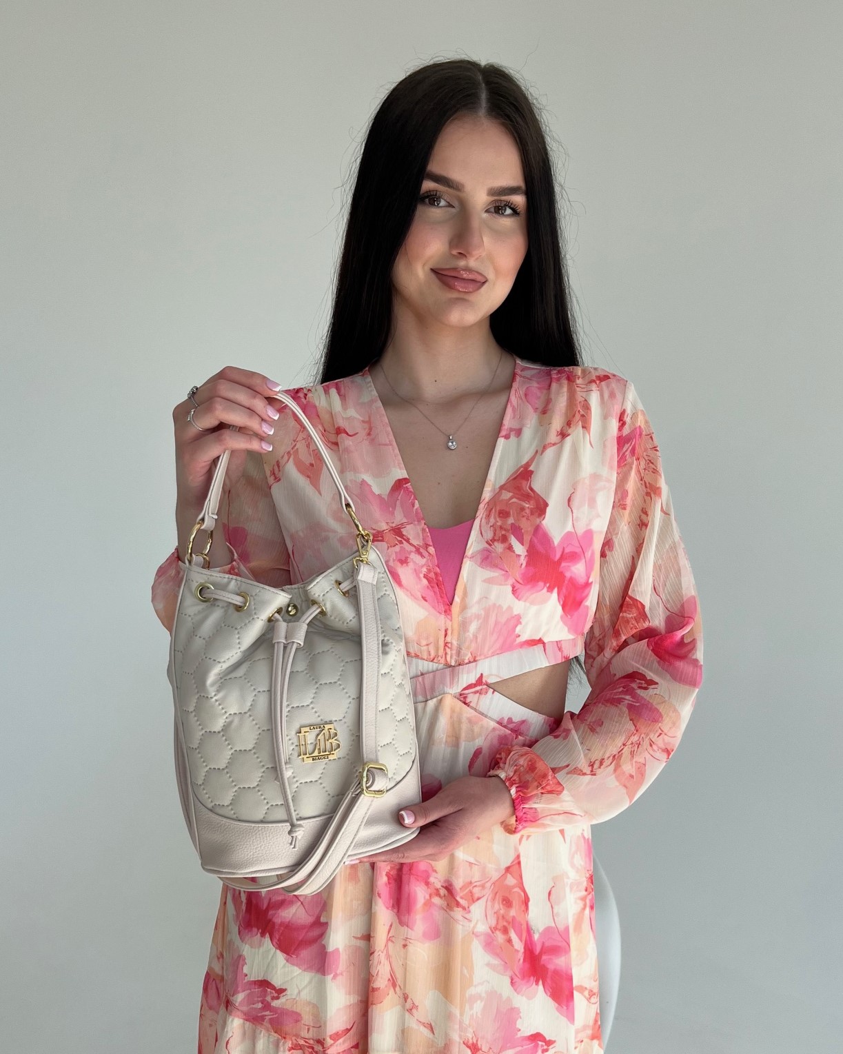 Béžová kabelka v tvare vačku Laura Biaggi DX-E-106-beige